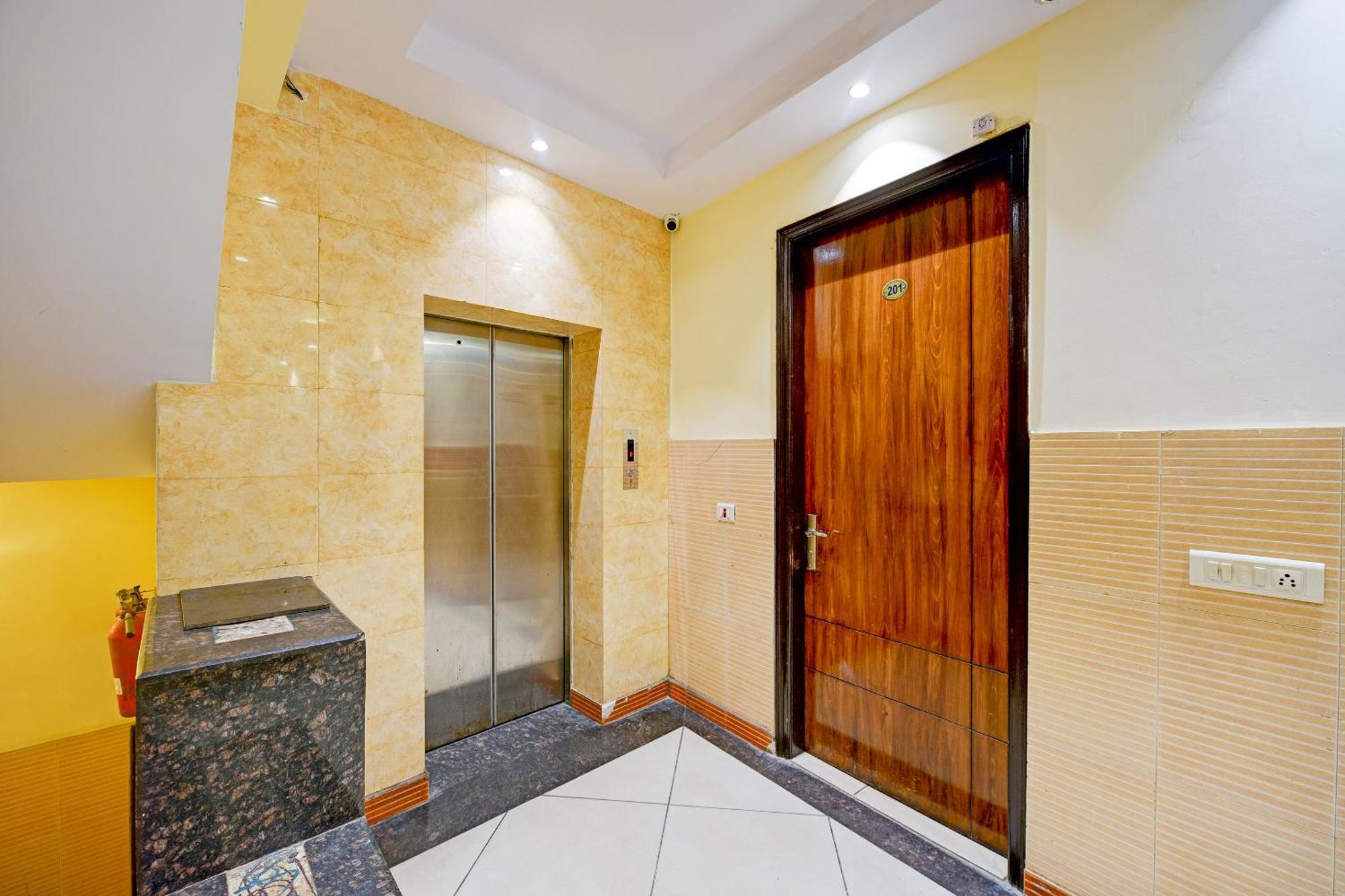 Hotel Le Grand - Walk-In From Rk Ashram Metro Station ニューデリー エクステリア 写真